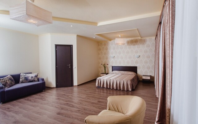 Luna Hotel