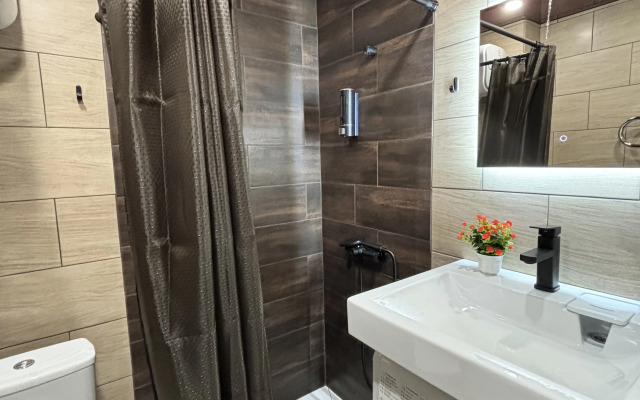 Апартаменты отличная студия напротив Сибади в центре Нефтяников