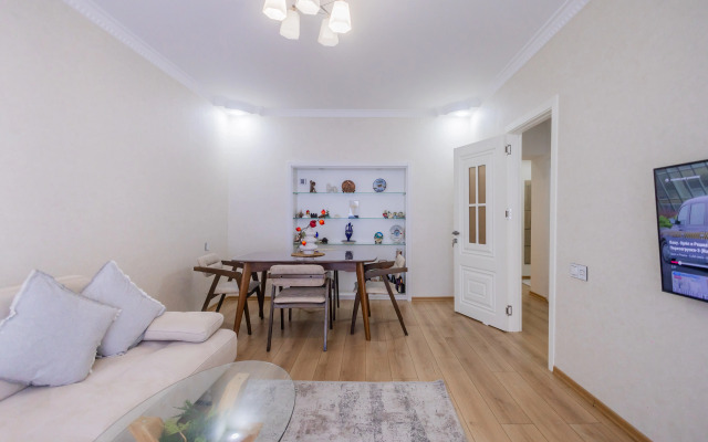 Dvukhspalnie S Gostinoy Komnatoy V Tsentre Goroda Apartments