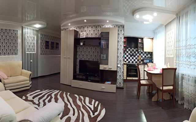 Uyutnaya i komfortnaya v samom serdtse goroda Flat
