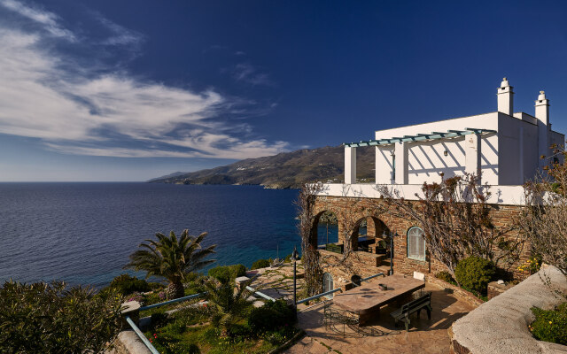 Green n Blue Apartments