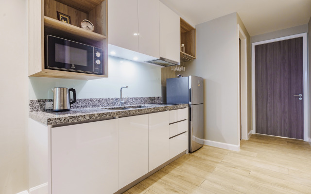 Diamond 2Br  Deluxe Poolside Condo Apartments