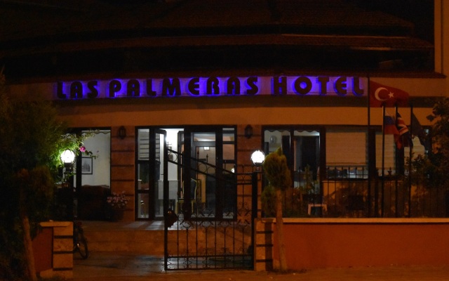 Las Palmeras Hotel