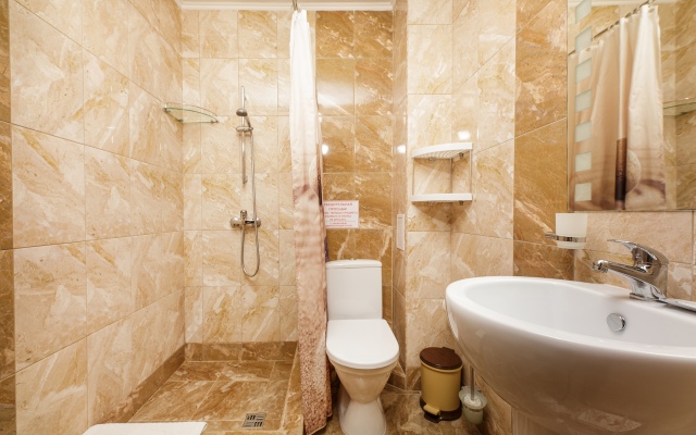 Leonsia Hotel