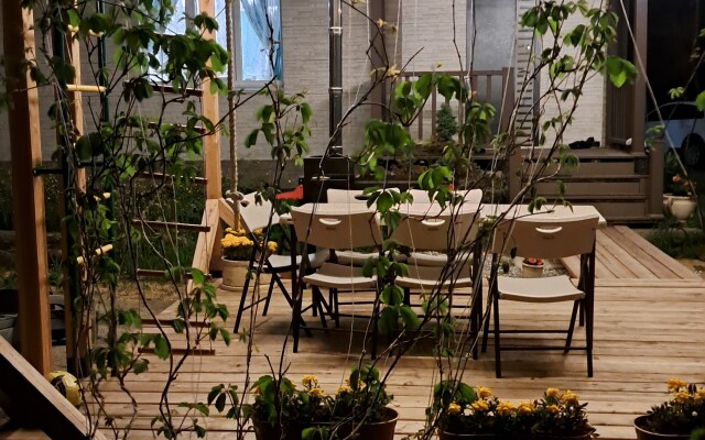 V Gorode Private House