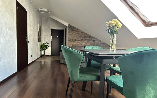 Amoroma: Nad Morem, Blizhe K Nebu Flat