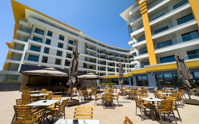 Qoople Azura World S 16 Apartments