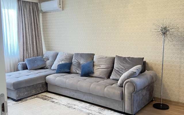 Квартира Большая 4-х комнатная квартира недалеко от центра