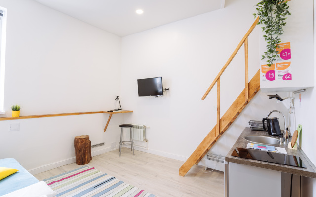 Apartment 9 Nights & Hotel 1774