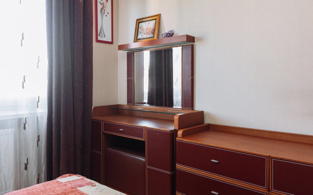 Prostornaya I Uyutnaya Dvukhkomnatnaya Flat