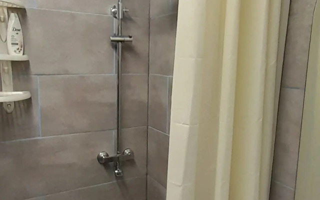 na Sinel'nikova 1 Flat