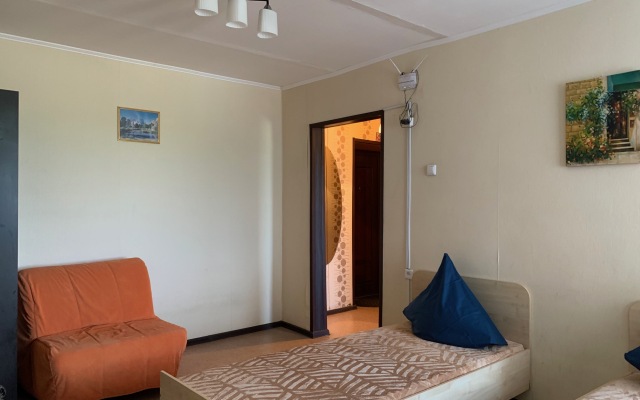 Ryadom S Aeroportom Tolmachevo Apartments