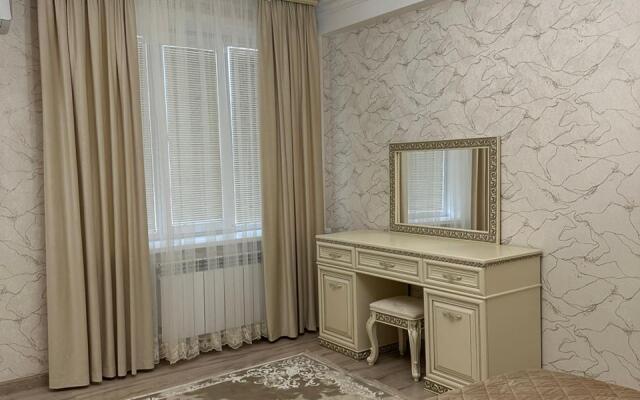 V Novom Chastnom Trekhetazhnom Dome Apartments 2