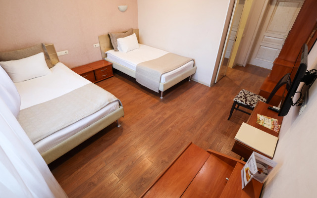 Гостиный двор Зуевский