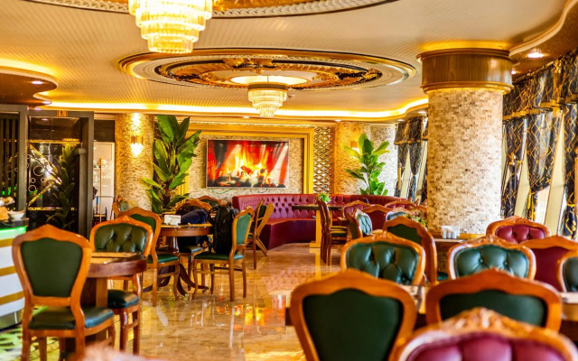 Can Adalya Palace Hotel