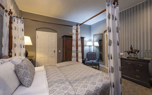 Hill Rise Luxury Villa & Stables by Edwards Collection Villa