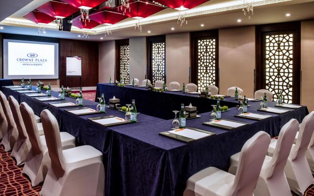 Crowne Plaza Dubai - Deira, an IHG Hotel