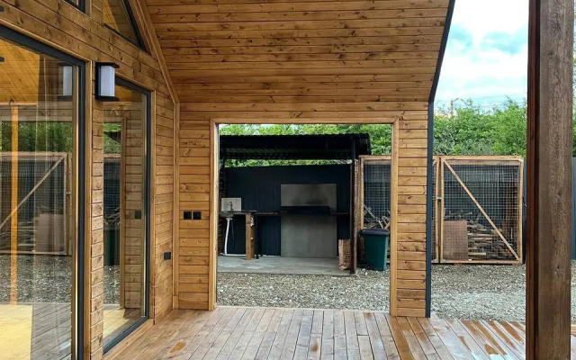 Частный дом Barn-House у леса с бассейном и банным чаном