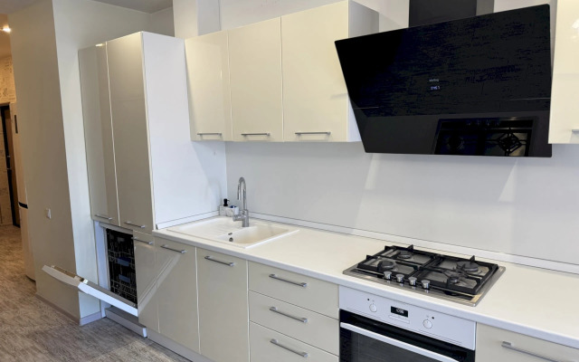 276 prostornaya u morya s balkonom Flat