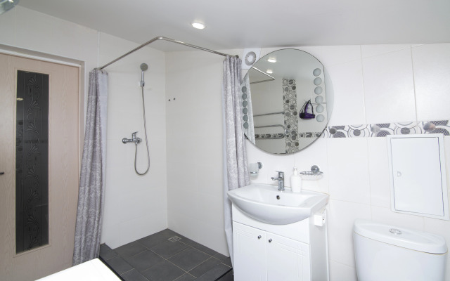 Апартаменты Трехкомнатная квартира на ул. Колхозной 112