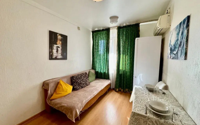 U Ploschadi Trekh Vokzalov Flat