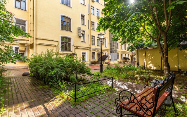 Апартаменты SivakApart c балконом на Невский и видом на набережную