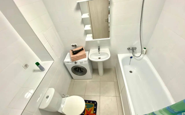 Yevrotreshka Vv Apart U Metro Kotelniki Na Sosnovoy 5 Apartments