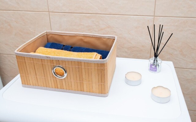 Iris s Dizaynerskim Oformleniyem, Ryadom Mat i Ditya Apartments