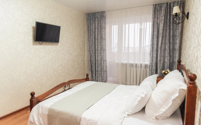 Trekhkomnatnaya v Tsentre ryadom s Galleria Minsk Flat