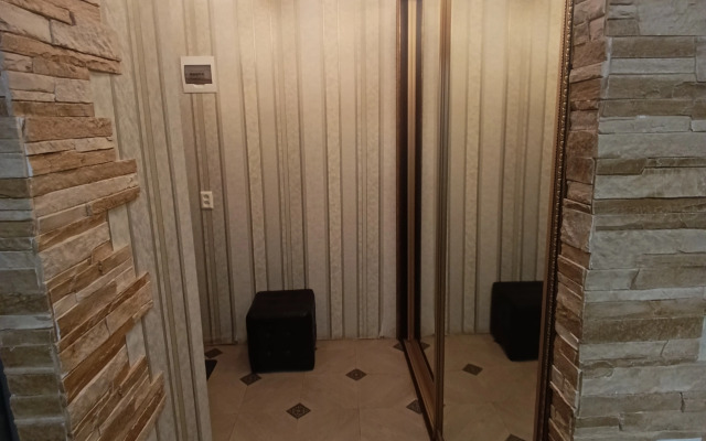 Квартира Четырёхкомнатная на улице Комиссарова