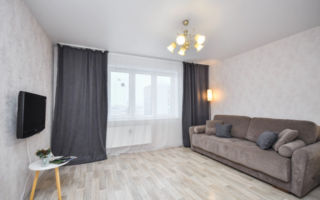 Prostornaya Kvartira Vozle SFU Flat