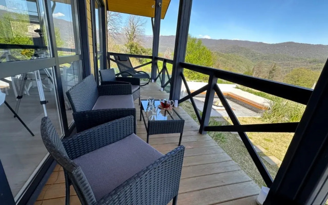 S Panoramnym Vidom Na Gory Private House