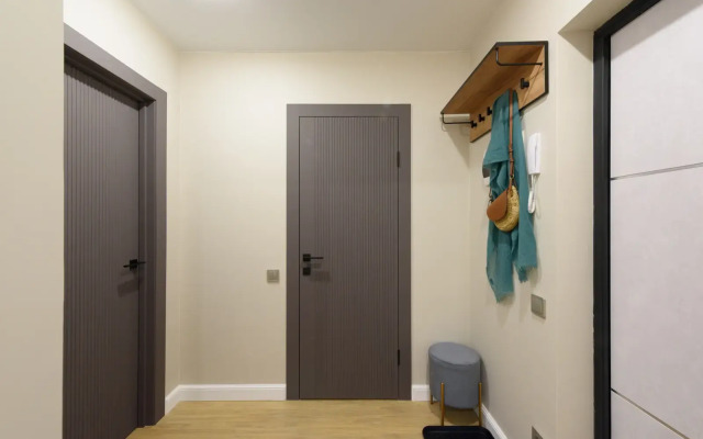 Квартира с камином в сосновом лесу