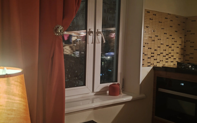 Uyutnaya Dvukhkomnatnaya Solnechnaya Savanna Flat
