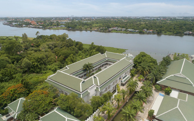 Kalanan Riverside Resort