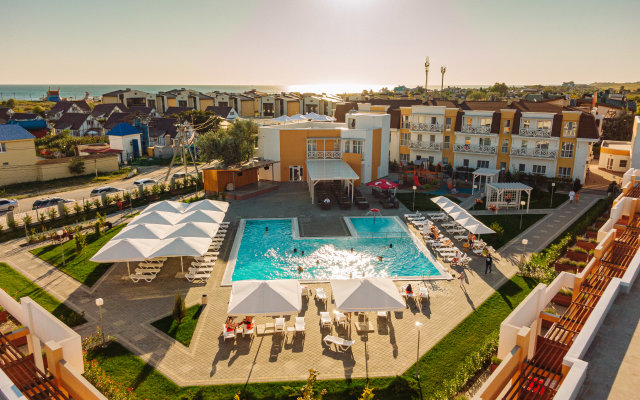 LetooteL Blagoveschenskaya Hotel