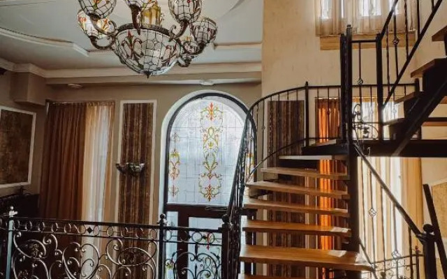 Royal Renaissance Hotel