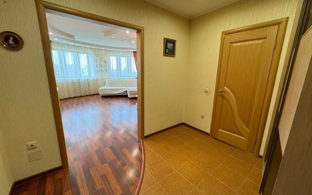 Na Ulitse Sofyi Kovalevskoy 4 Flat