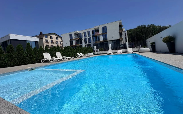 Semeynye S Letnim Basseynom V Zhk Daymond Apartments