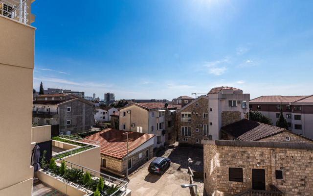 Contemporary Retreat in Bečići Apartments