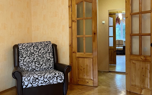 Servisnye apartamenty na ulitse Leyteyzena Flat