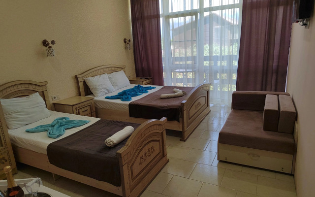 Robert I Oksana Guest house