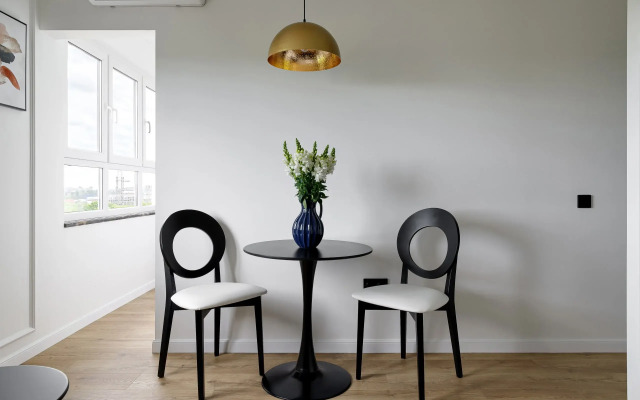 Na Pervoy Linii Parka Galitskogo Flat