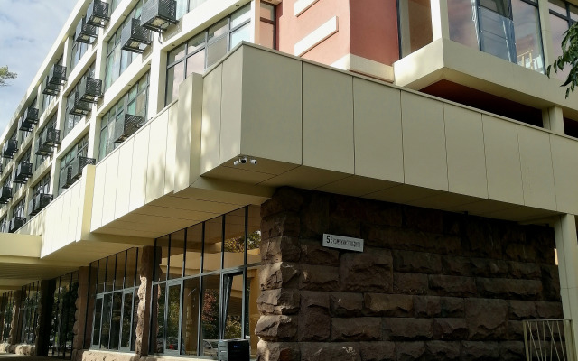 V Tsentre Goroda Apartments