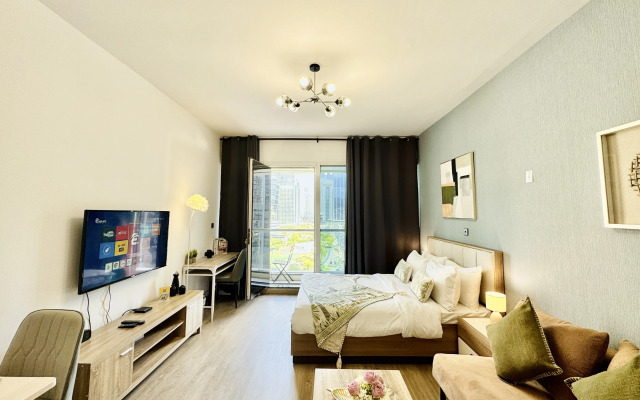 Апартаменты Cosmos Living Spacious Studio With Balcony