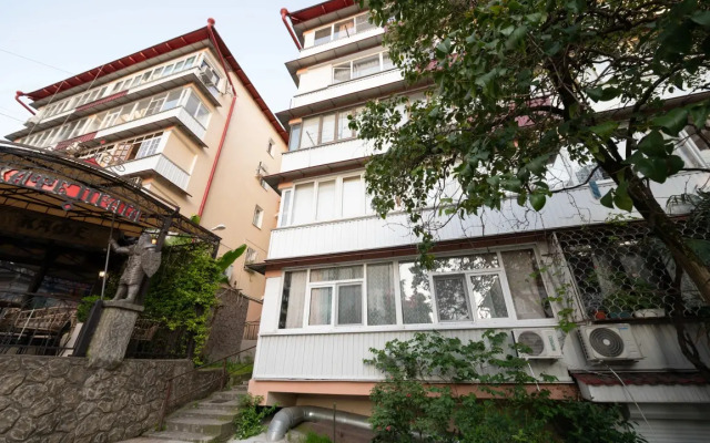 Uyutnaya Kvartira V Sochi Apartments