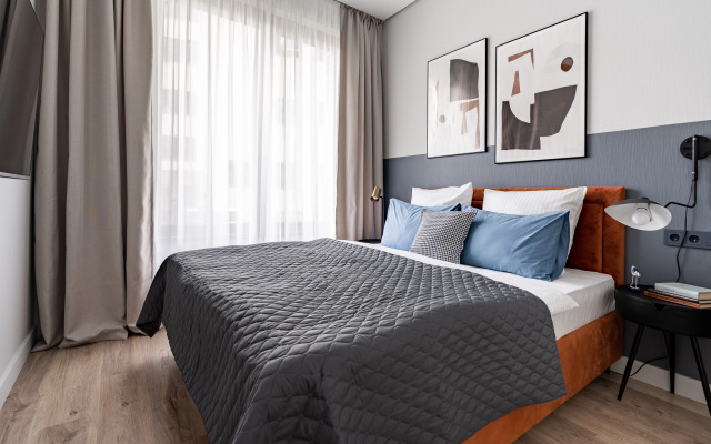 Квартира с Дизайнерским Интерьером с Террасой на Берегу Невы