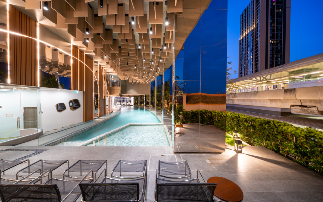Oakwood Suites Tiwanon Bangkok Hotel