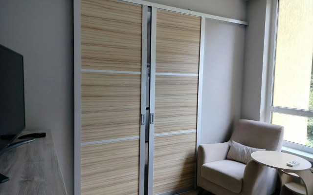 Semeynaya Studiya u Reki Kvatro Flat