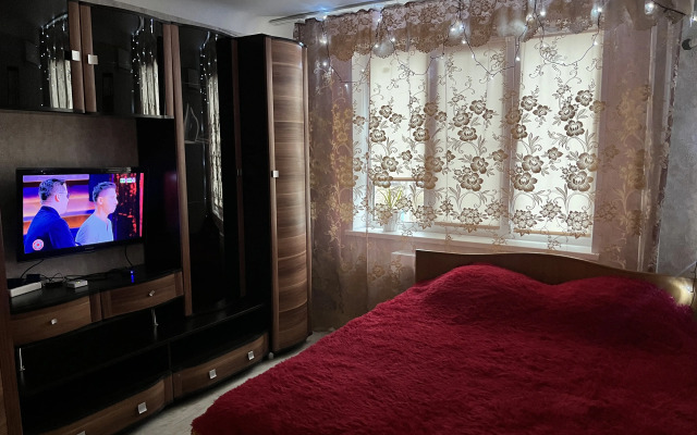 Shikarnaya odnushka vozle Akvaparka Flat